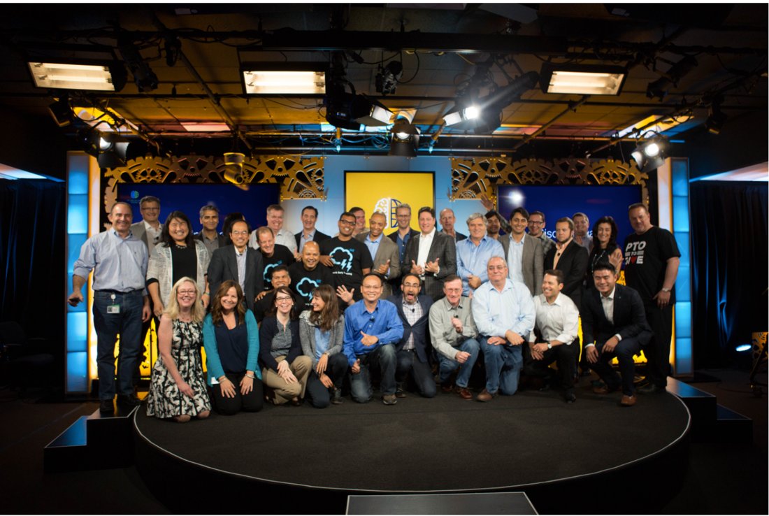 Group photo of IEC2 Pitch Day participants and Cisco executive leaders on stage, 2017