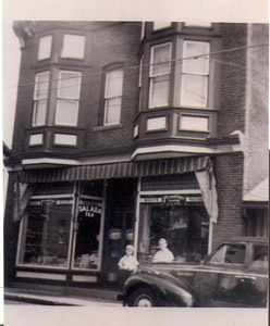 Stephen Gabuzda store 1950
