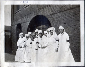 Nurse aides at Borough Building, 1918 influenza epidemic